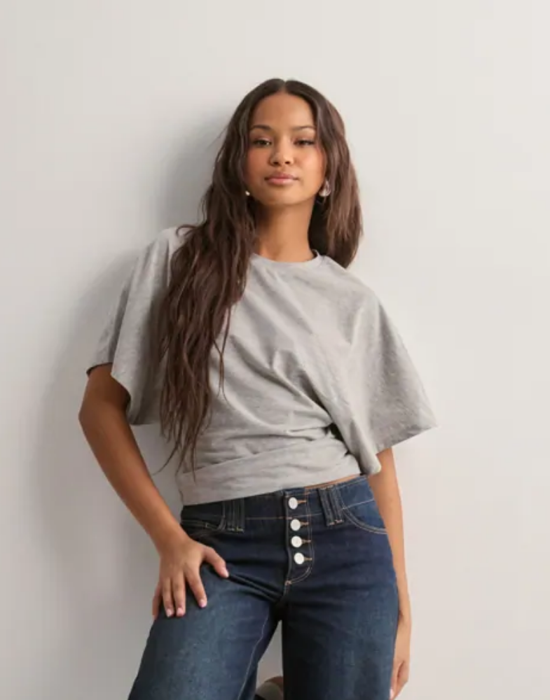 Cirella – Taliowany krój – Krótki t-shirt-15216284926277-Róża Kwiatowa