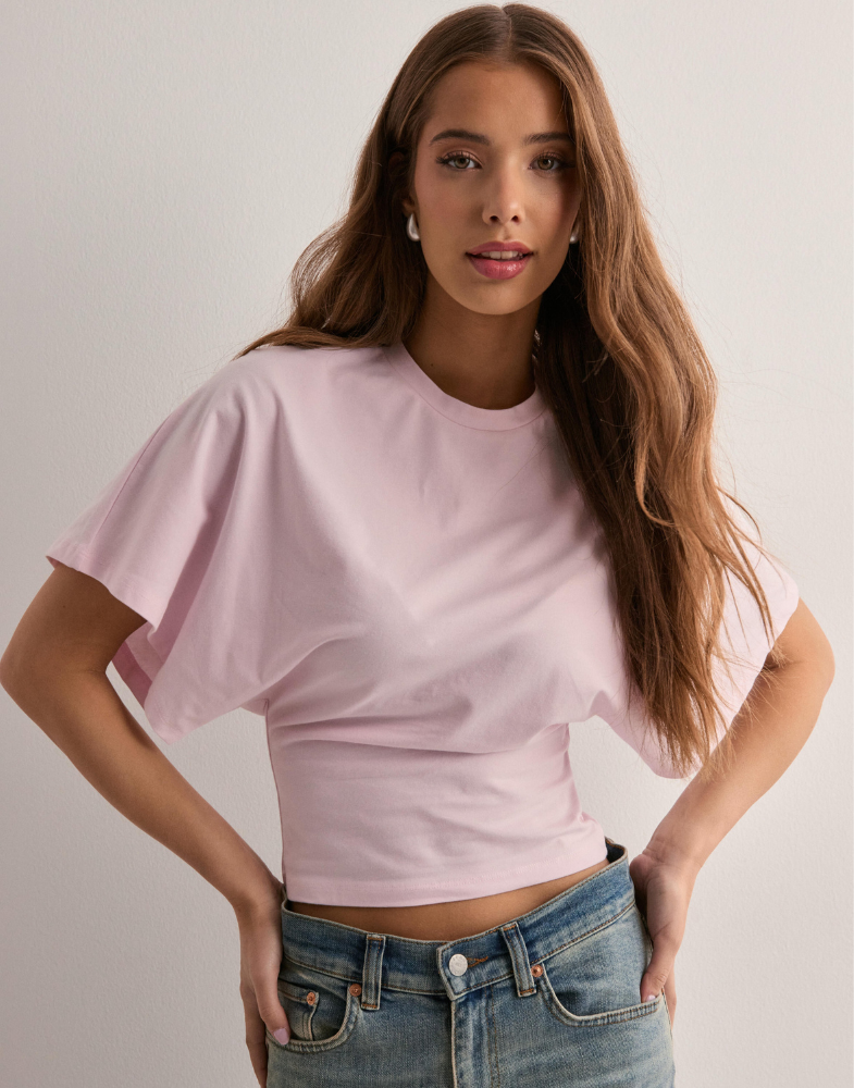 Cirella – Taliowany krój – Krótki t-shirt-15216284926277-Róża Kwiatowa