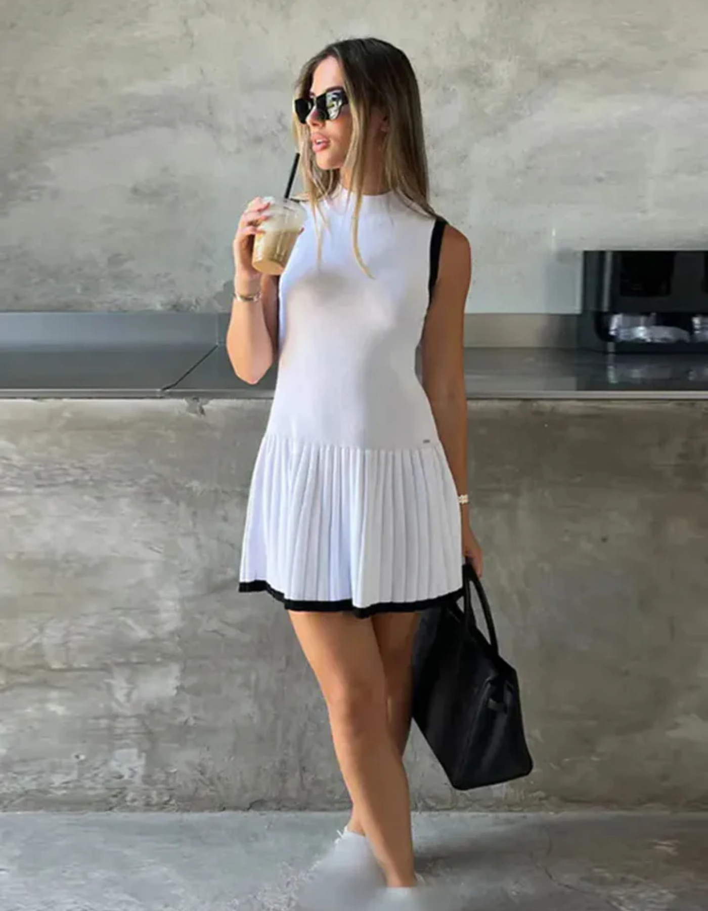 Alessia – Plisowana elegancja – Sukienka bez ramiączek-15216298557765-Róża Kwiatowa