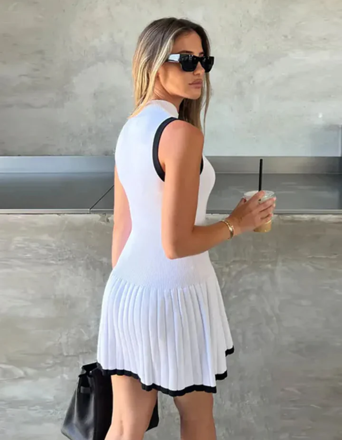 Alessia – Plisowana elegancja – Sukienka bez ramiączek-15216298557765-Róża Kwiatowa