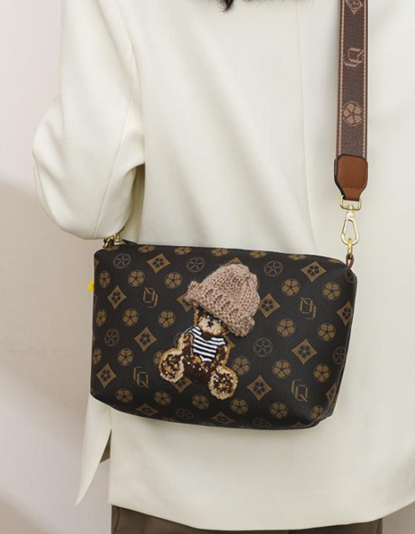 Berenza – Dzianinowy akcent w kształcie misia – Torba crossbody-15216455647557-Róża Kwiatowa