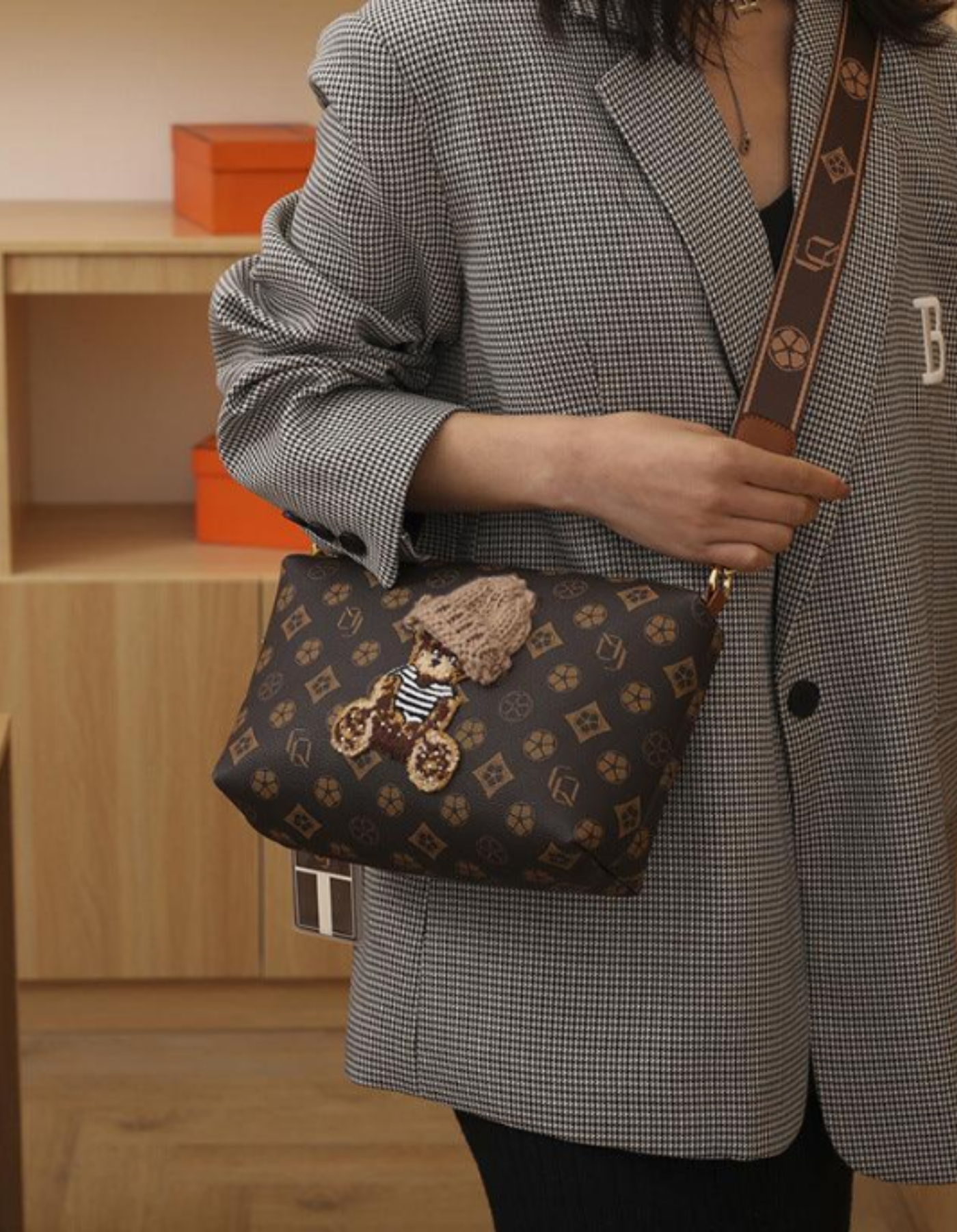 Berenza – Dzianinowy akcent w kształcie misia – Torba crossbody-15216455647557-Róża Kwiatowa