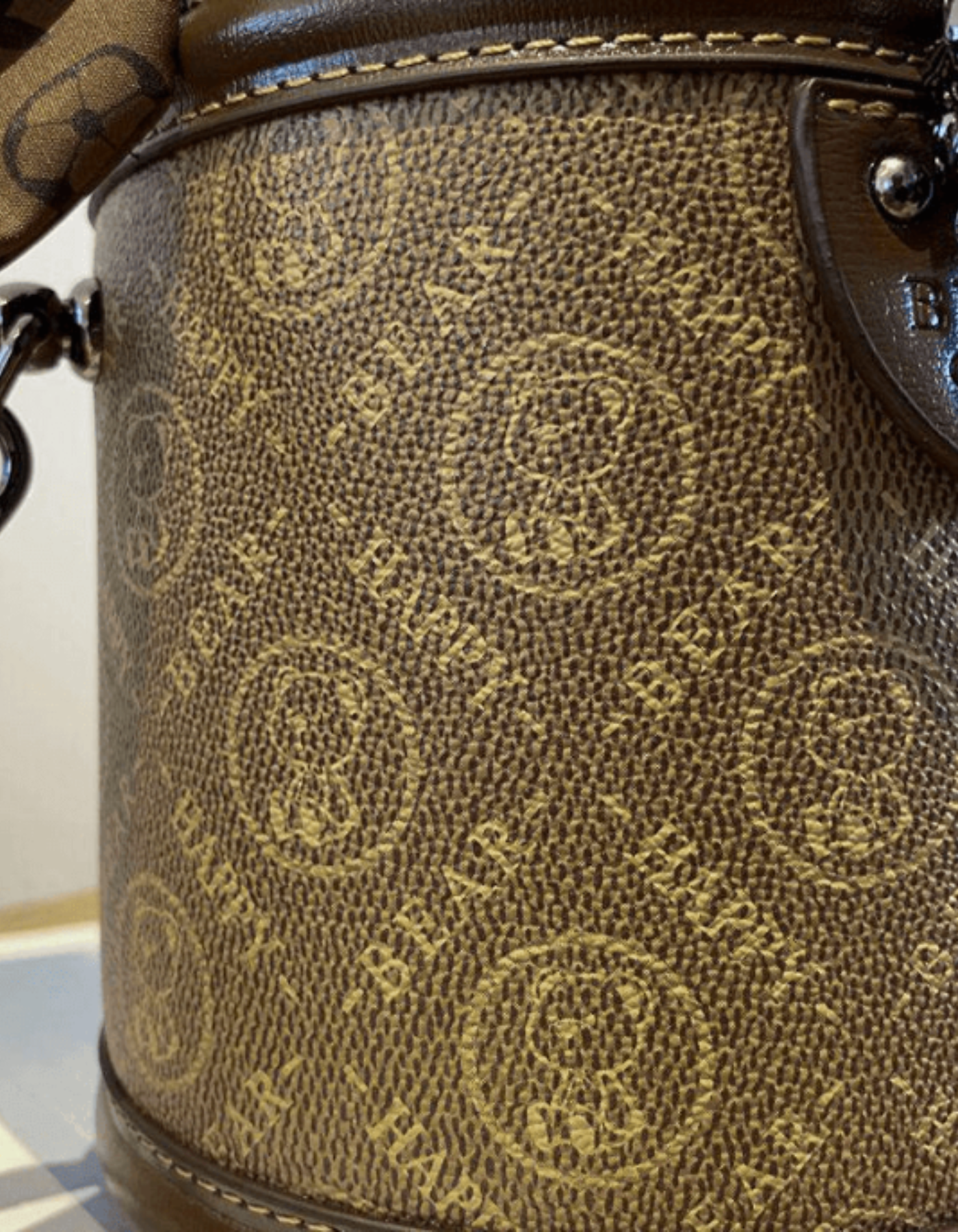 Capucinetta – Detal z monogramem w kształcie króliczka – Torba na ramię-15216453747013-Róża Kwiatowa