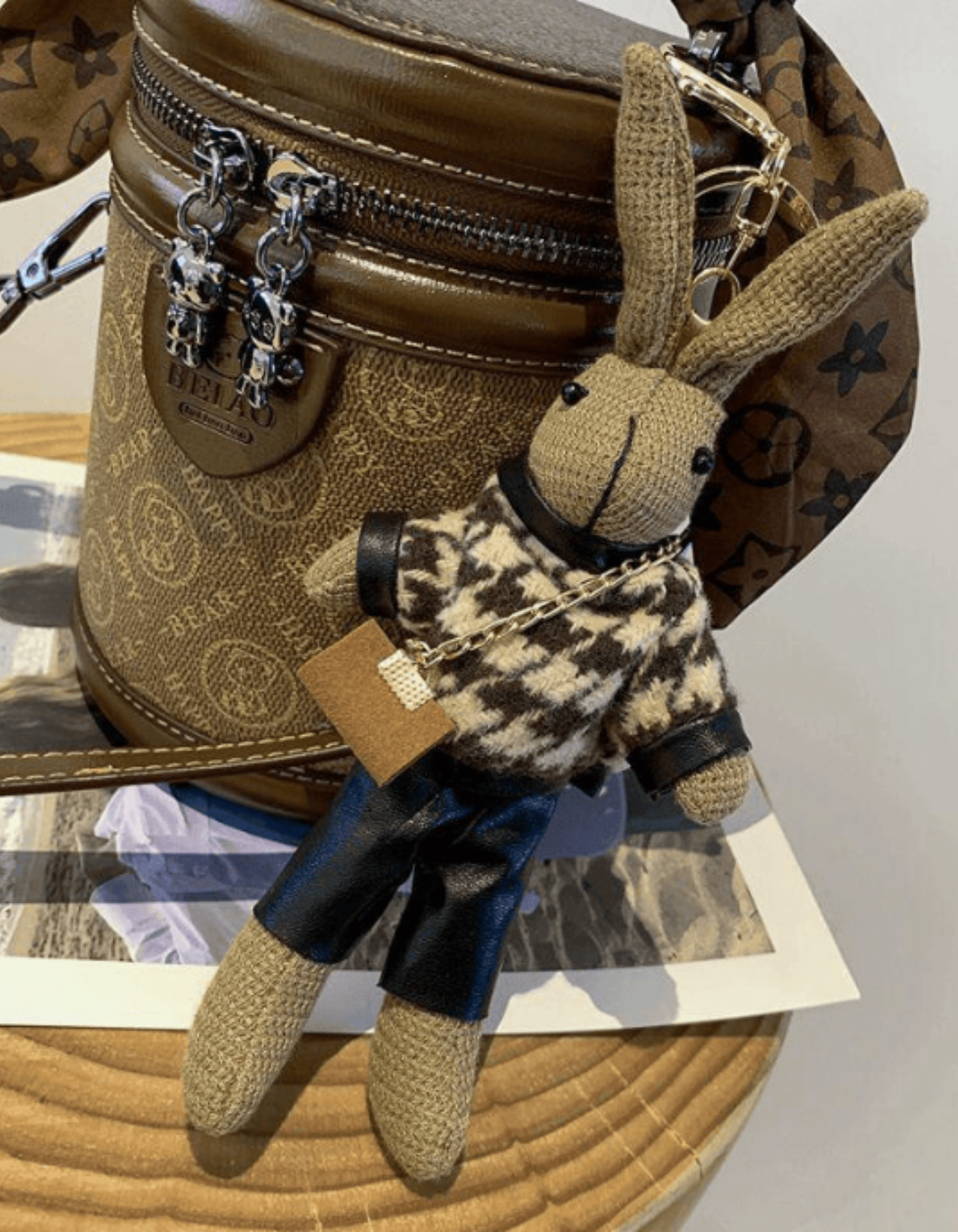 Capucinetta – Detal z monogramem w kształcie króliczka – Torba na ramię-15216453747013-Róża Kwiatowa