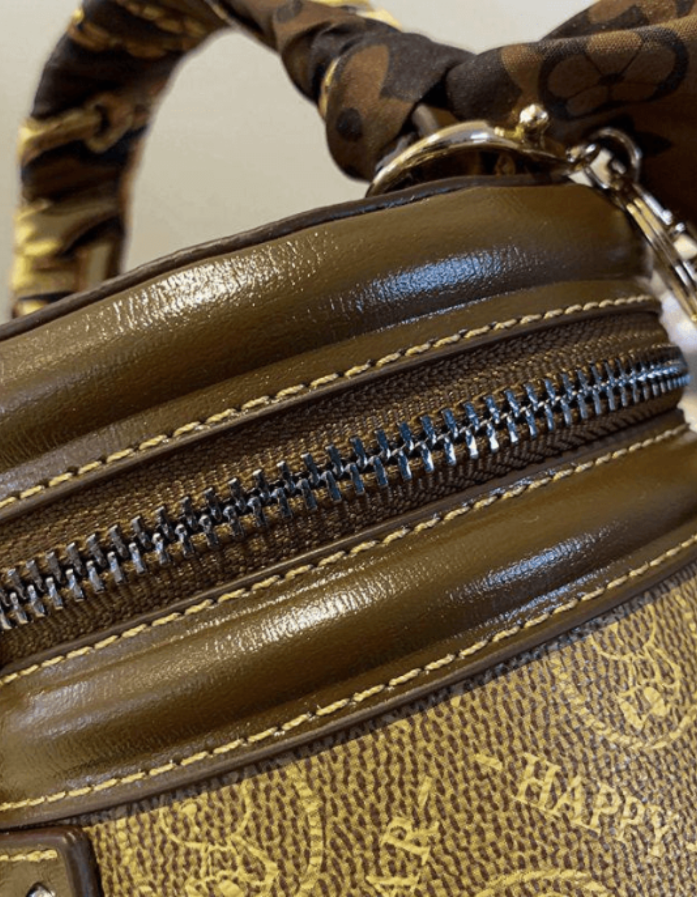 Capucinetta – Detal z monogramem w kształcie króliczka – Torba na ramię-15216453747013-Róża Kwiatowa