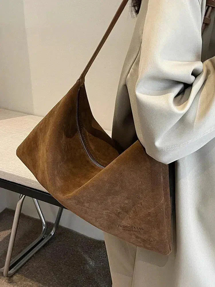 Claudia – Klasyczny, elegancki design – Zamszowa torebka na ramię-15216240132421-Róża Kwiatowa