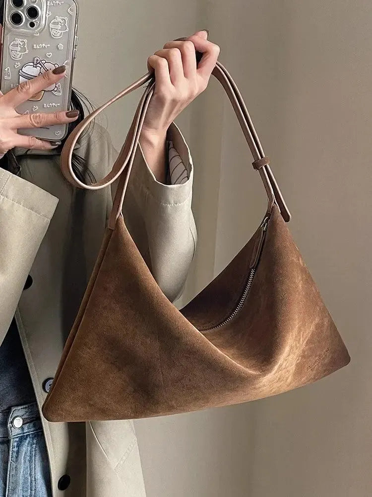 Claudia – Klasyczny, elegancki design – Zamszowa torebka na ramię-15216240132421-Róża Kwiatowa