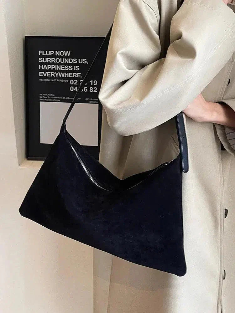 Claudia – Klasyczny, elegancki design – Zamszowa torebka na ramię-15216240132421-Róża Kwiatowa